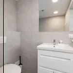 Hilltop - Studio In City Centre Apartmán *