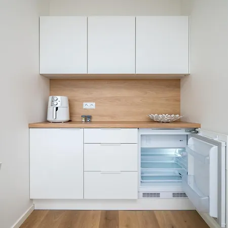 Hilltop - Studio In City Centre Apartman