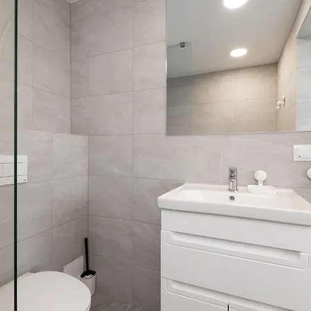 Hilltop - Studio In City Centre Apartman *