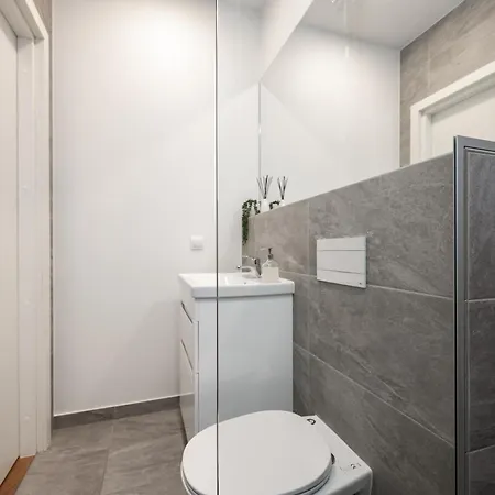 Apartment Hilltop - Studio In City Centre
